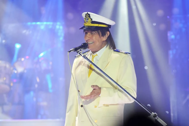 O amor está no ar: aos 83 anos, Roberto Carlos revela novo namoro