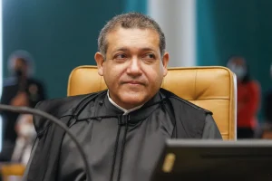 Ministro indicado por Bolsonaro vota contra afastar Dino, Moraes e Zanin