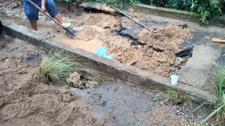 Rompimento de adutora poderá deixar três bairros sem água; saiba quais