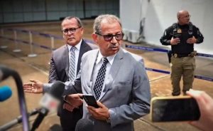 Confusão: advogado é preso em julgamento sobre trama golpista