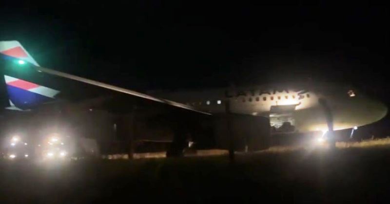 Vídeo: avião com 107 passageiros sai da pista durante pouso em SC