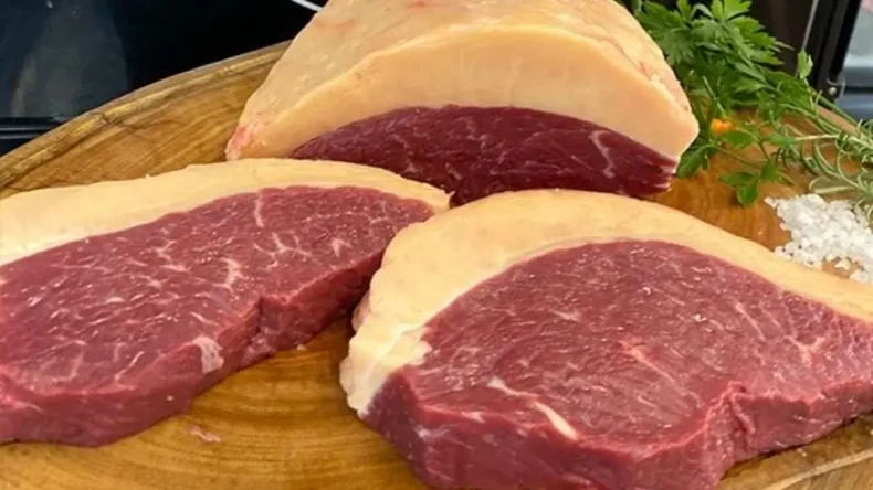 Polícia prende dupla que tentou furtar 10 peças de picanha em SC