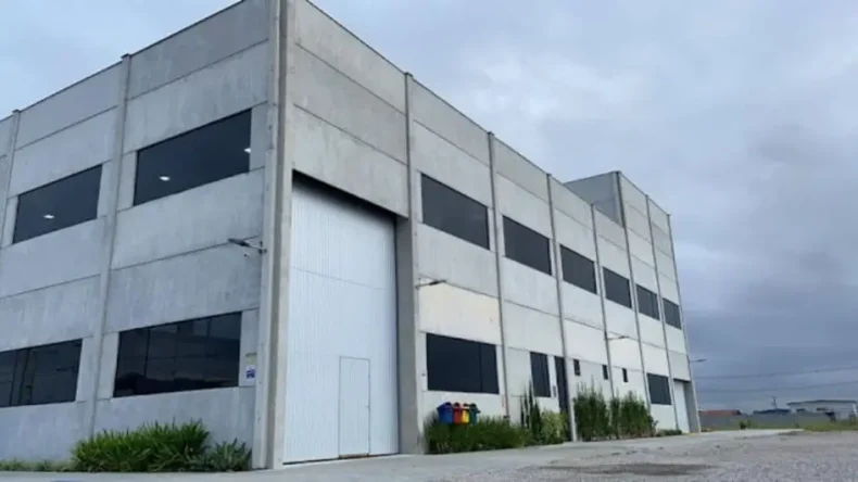 Explosão em empresa de produtos perigosos deixa oito feridos