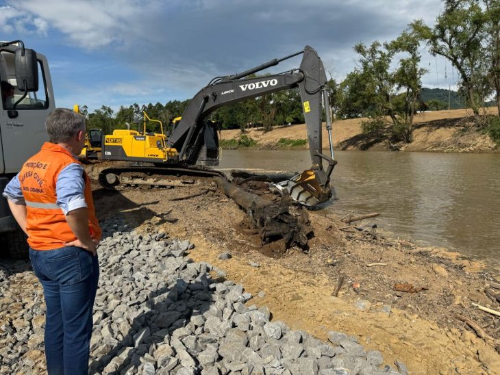 Obra de dragagem avança para reduzir impacto das enchentes em Rio do Sul