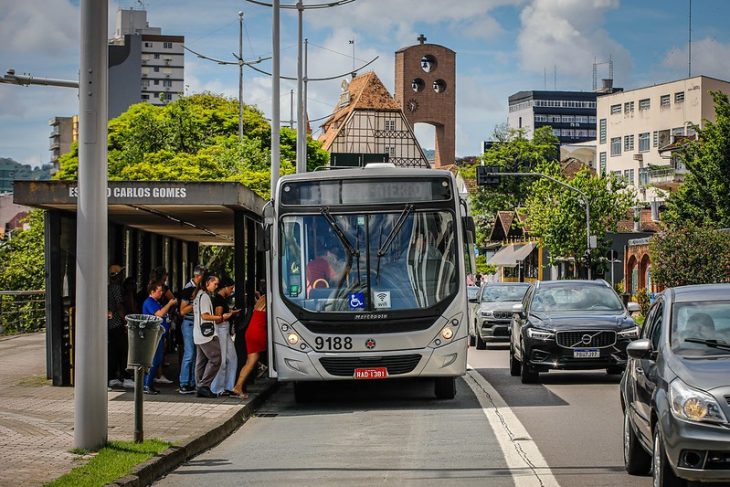 Passagem de ônibus chega a R$ 7 em Blumenau; veja quem será afetado