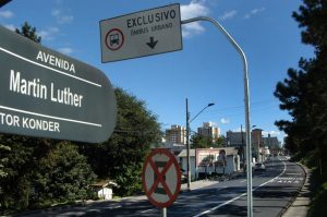 Corredor de ônibus volta a ser exclusivo e transporte coletivo ganha reforço