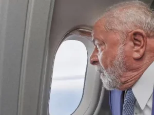 Avião de Lula arremete após tentar pouso no interior de SP