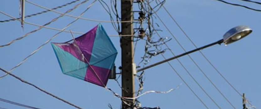 Menino é atingido por cabo de energia rompido por fio de pipa