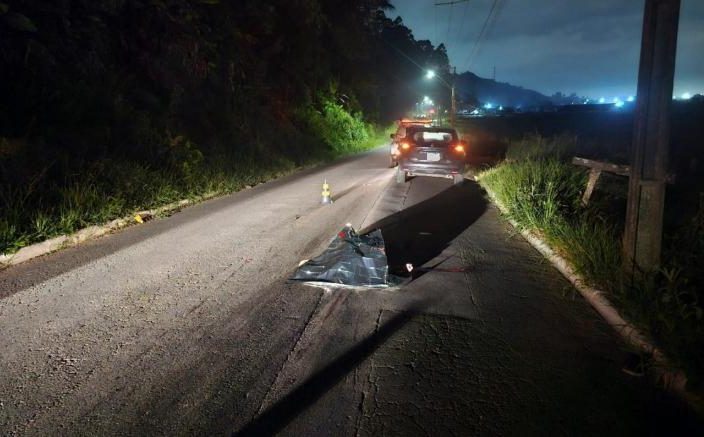 Homem caído em via pública é atropelado e morre em Itajaí