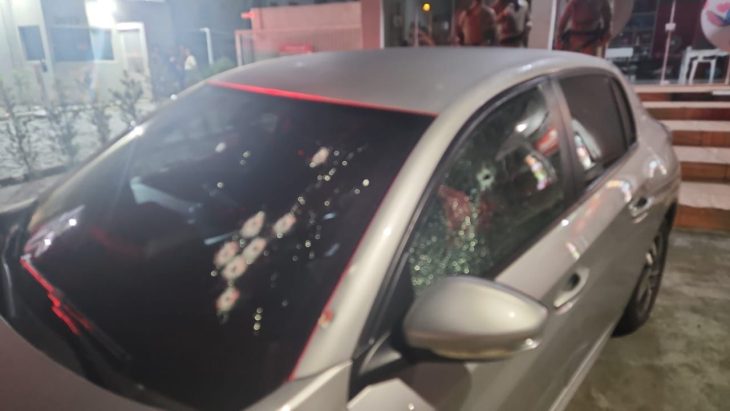 Carro de casal é alvejado a tiros; homem morre e gestante fica ferida