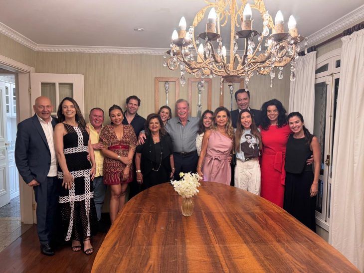 Hang participa de encontro em SP com a família Abravanel; Liminha ganha elogio