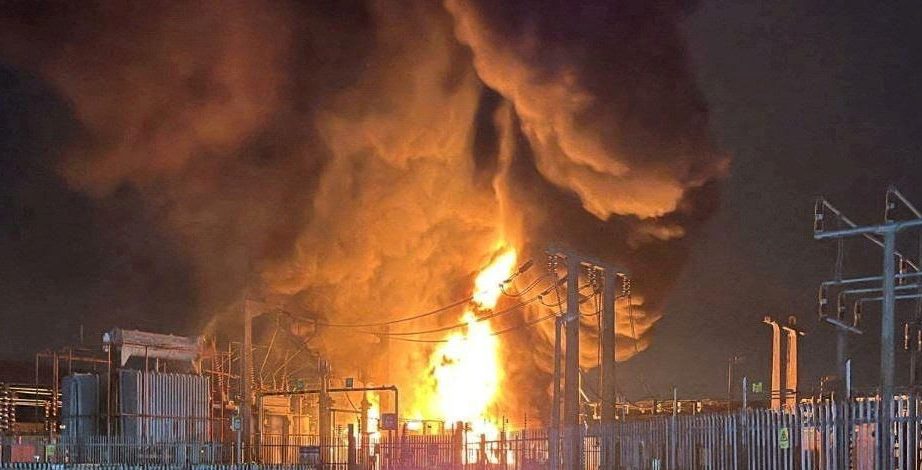 Incêndio em Londres fecha aeroporto e causa caos na aviação global
