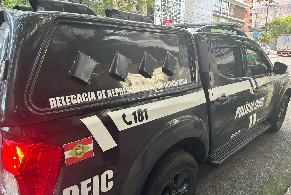 Polícia faz buscas na Grande Florianópolis; traficante foi preso