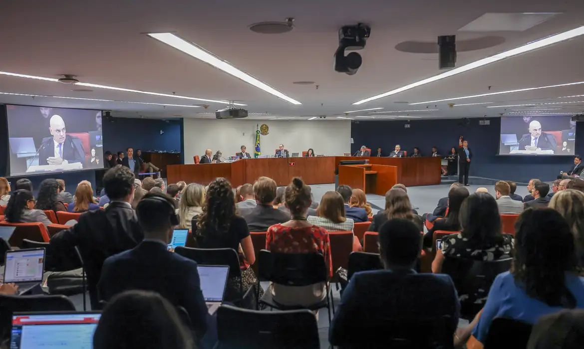 Ao vivo: Julgamento de Bolsonaro e aliados é retomado hoje; saiba como foi o 1º dia
