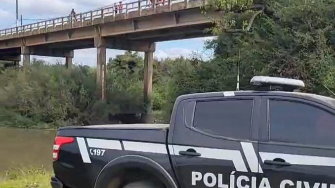 Pai atira filho de ponte e criança é encontrada morta no rio Vacacaí