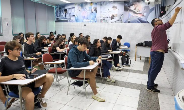Pé-de-Meia Licenciaturas encerra prazo de inscrições neste domingo