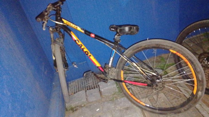 Ciclista morre após ser atropelado e cair em ribanceira de 20m