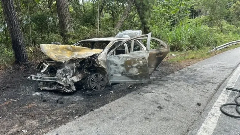 Acidente na BR-282 tem carro incendiado e gera lentidão no trânsito
