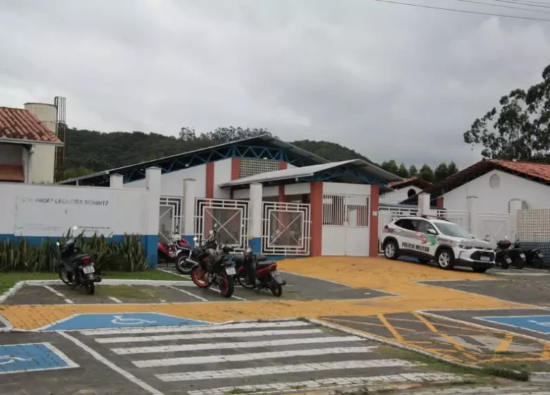 Após ser ameaçada, aluna leva faca para a escola em SC