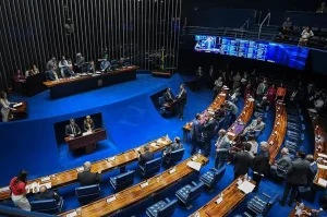 Plenário analisa participação popular em planejamento orçamentário