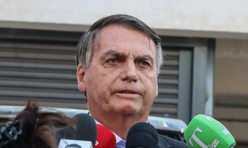 Bolsonaro chama mulheres petistas de feias e “incomíveis”