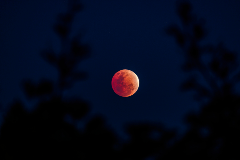 Fenômeno Lua de Sangue será visível no Brasil na próxima madrugada