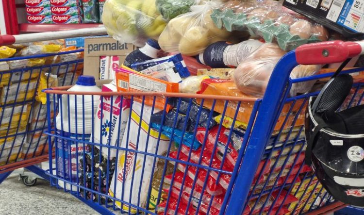 Cesta básica em Itajaí tem leve variação positiva em abril