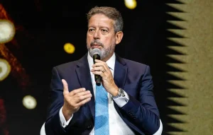 Arthur Lira diz que seria uma honra ser vice de Bolsonaro
