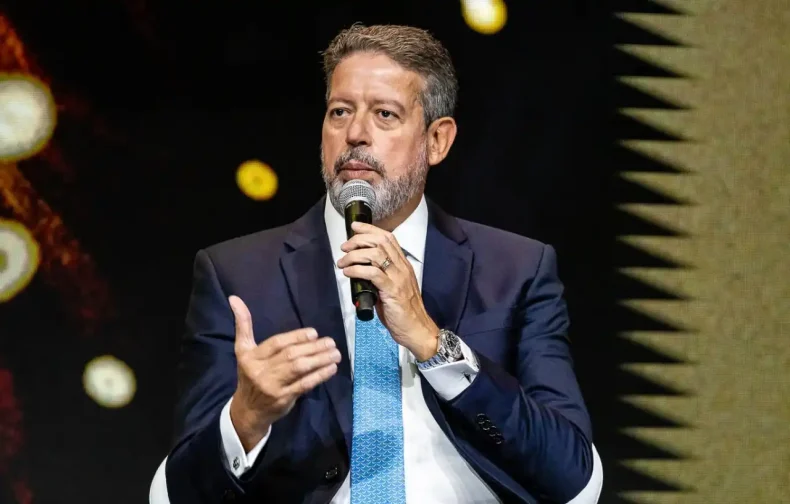 Arthur Lira diz que seria uma honra ser vice de Bolsonaro