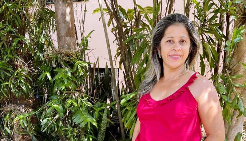 Morre no hospital mulher agredida a tesouradas e suspeito segue foragido