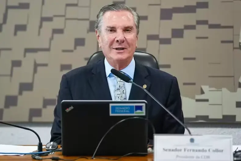Ex-presidente Fernando Collor deixa presídio para cumprir pena em casa