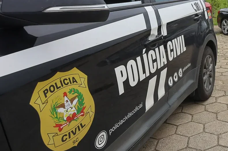 Menina de dois anos morre ao ser atropelada por trator em SC