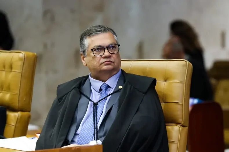 Dino cobra responsabilidade de parlamentares por emendas