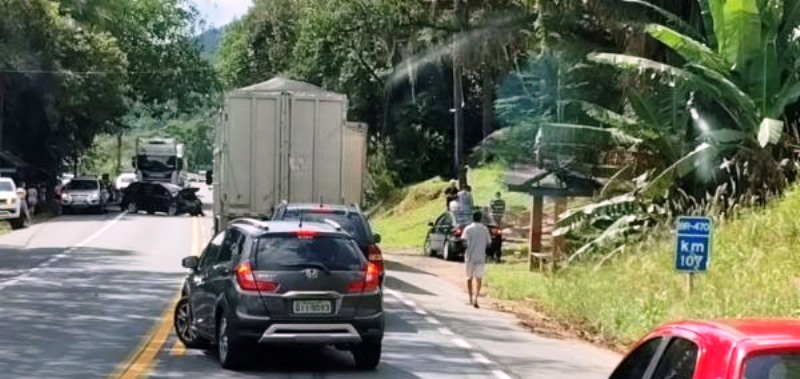 Vídeo: mãe e filho morrem em acidente na BR-470 neste sábado