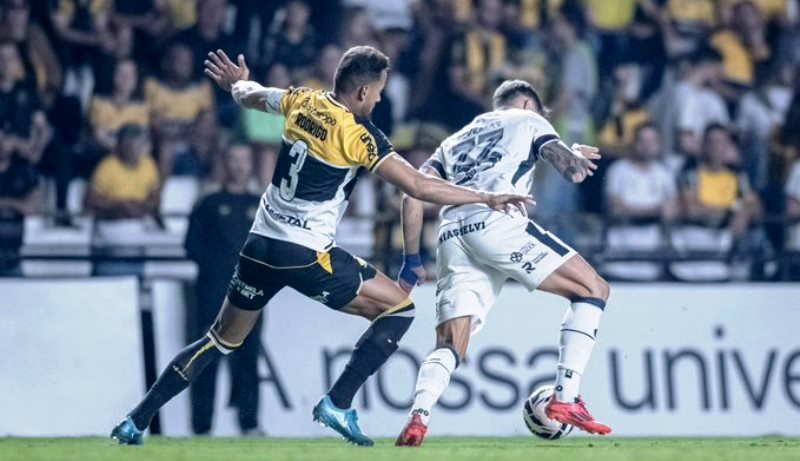 Criciúma permite empate no fim do jogo e tropeça de novo na série B