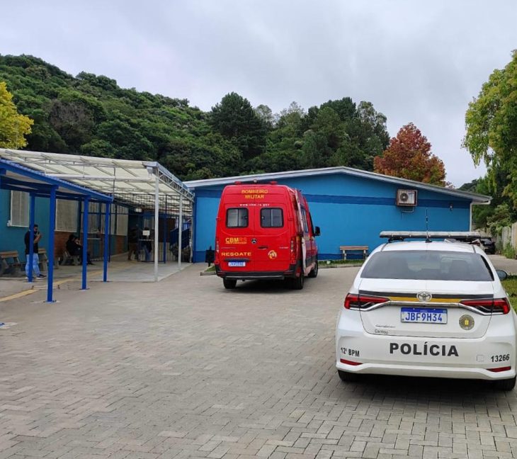 Professora é esfaqueada por alunos dentro da sala de aula no RS