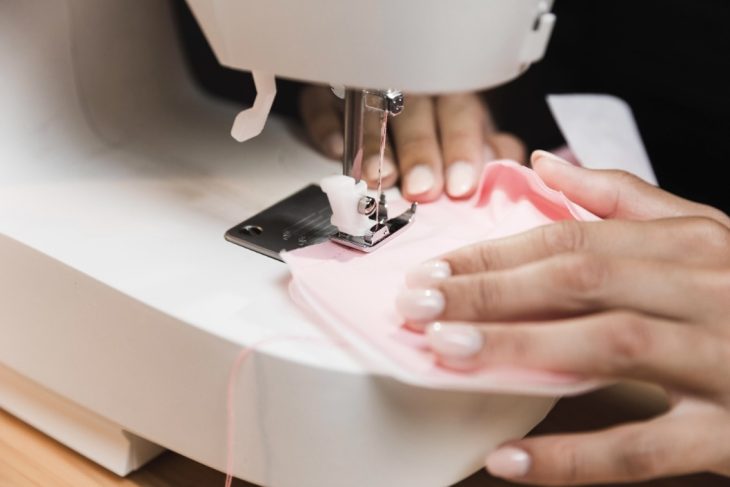 Estudantes produzem itens para pacientes com câncer de mama