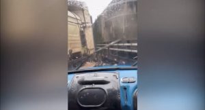 Vídeo: ultrapassagem quase termina em tragédia com caminhões