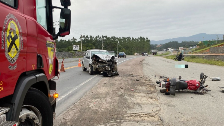 Motociclista morre após colisão com carro na BR-470