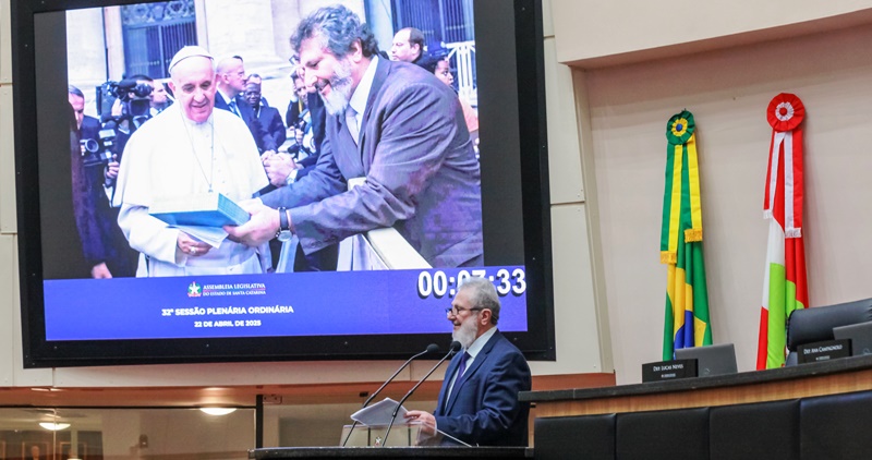 “Papa Francisco mudou a Igreja católica”, diz deputado e sacerdote catarinense