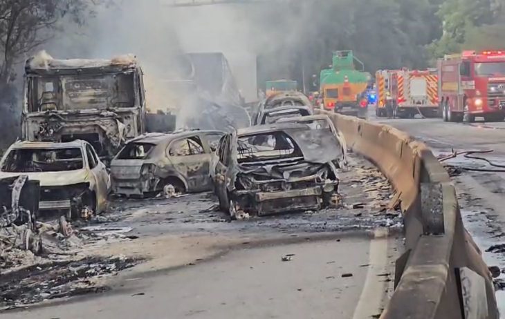 Trânsito na BR-101 é liberado depois de mais de 15h de interdição; veja imagens do acidente