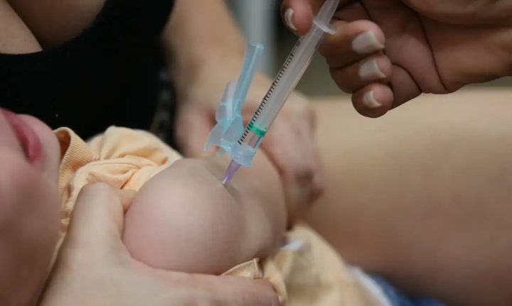 Justiça pode punir pais que recusam vacinas para os filhos