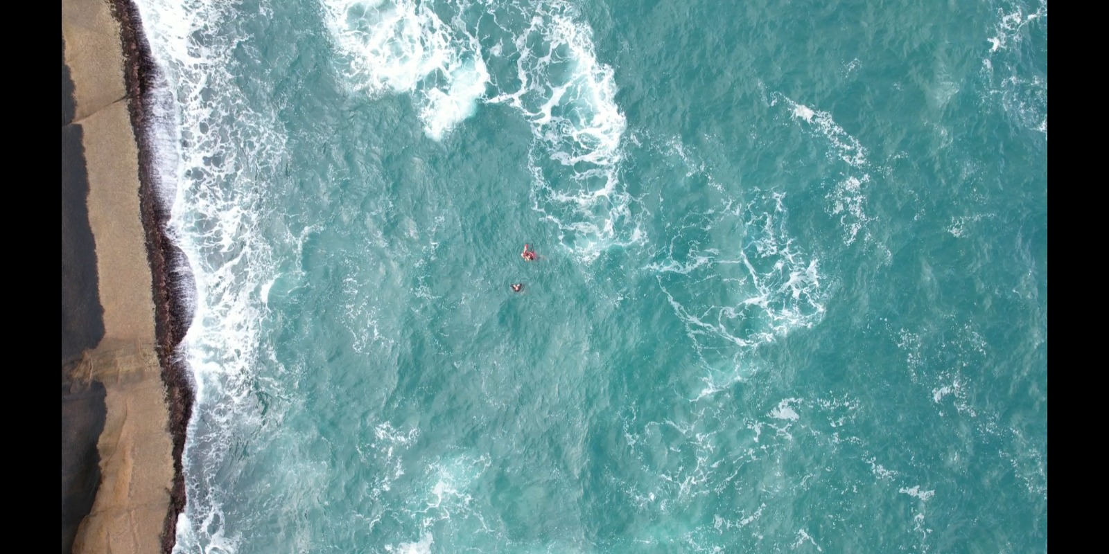 Homem desaparece no mar da Praia do Gravatá; bombeiros fazem buscas
