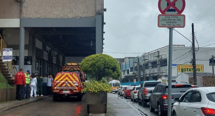 Adolescente fica ferida ao ser atropelada por moto no Vale do Itajaí