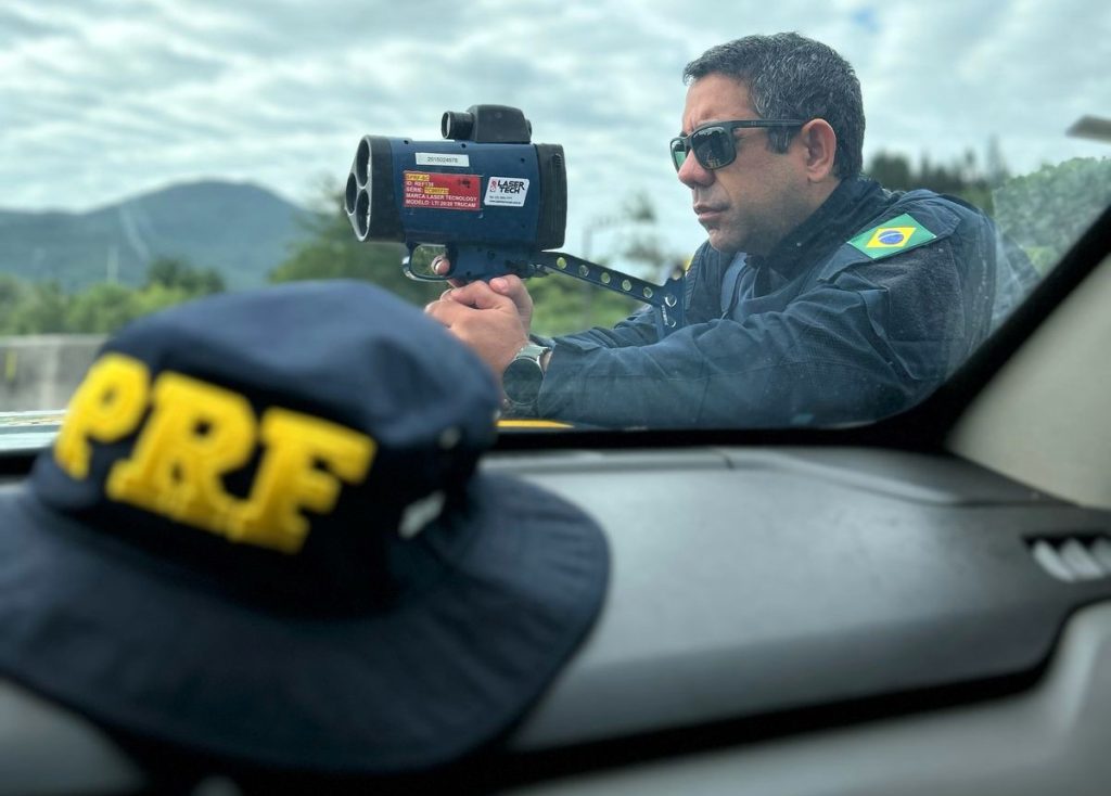 Operação flagra 1,8 mil veículos em excesso de velocidade na BR-101