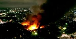 Vídeo: incêndio atinge universidade e prédios são evacuados às pressas