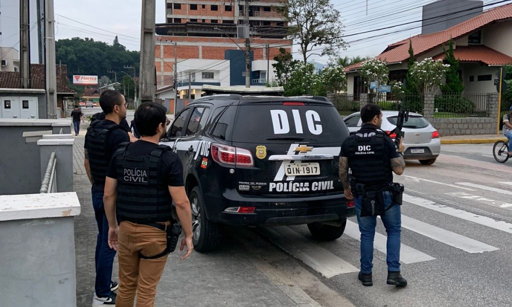 Polícia Civil prende traficante e apreende quase R$ 30 mil