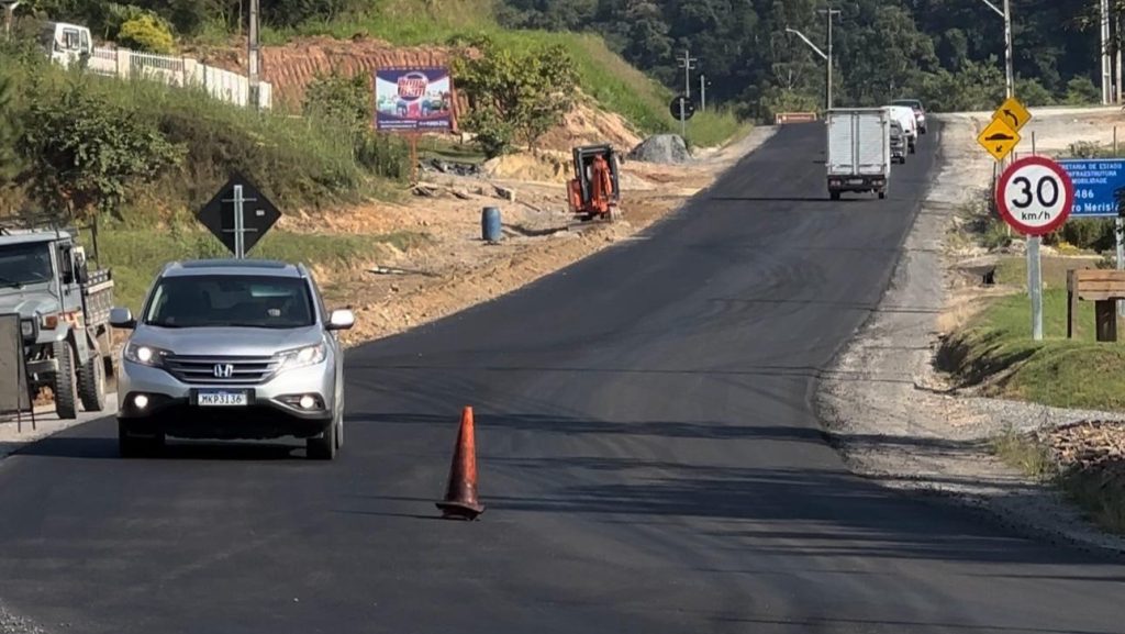 Revitalização da SC-486 avança entre Brusque e Botuverá