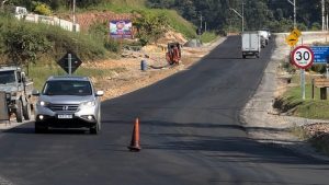 Revitalização da SC-486 avança entre Brusque e Botuverá