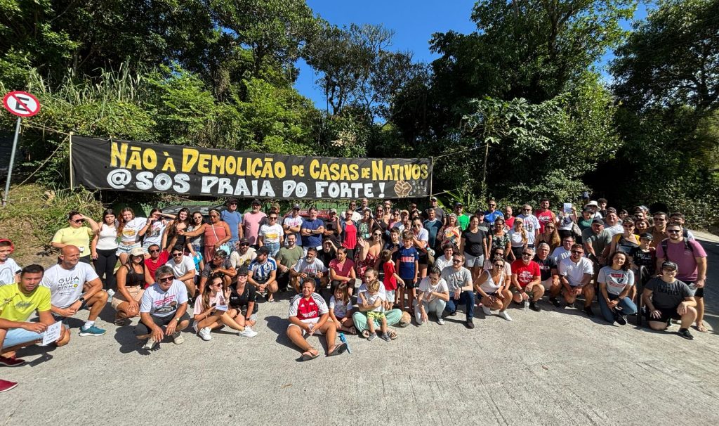 Moradores da Praia do Forte se mobilizam contra a demolição de imóveis